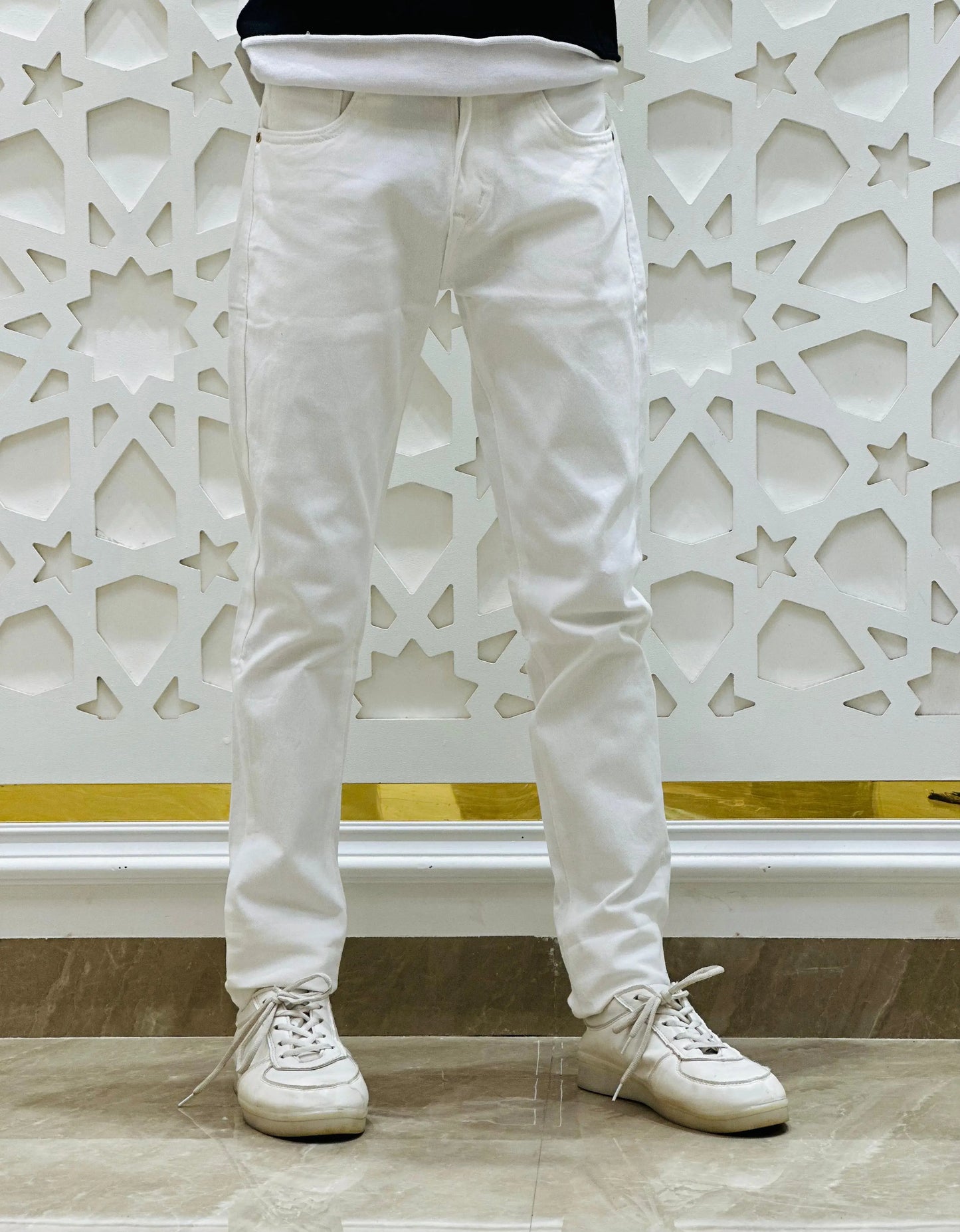 Essential White Slim Fit Denim Jeans - Size 28 PATTERNS FOR MEN